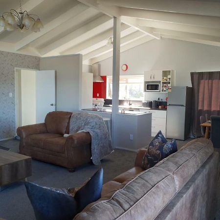 B, D & D Bed And Breakfast Taupo Eksteriør billede