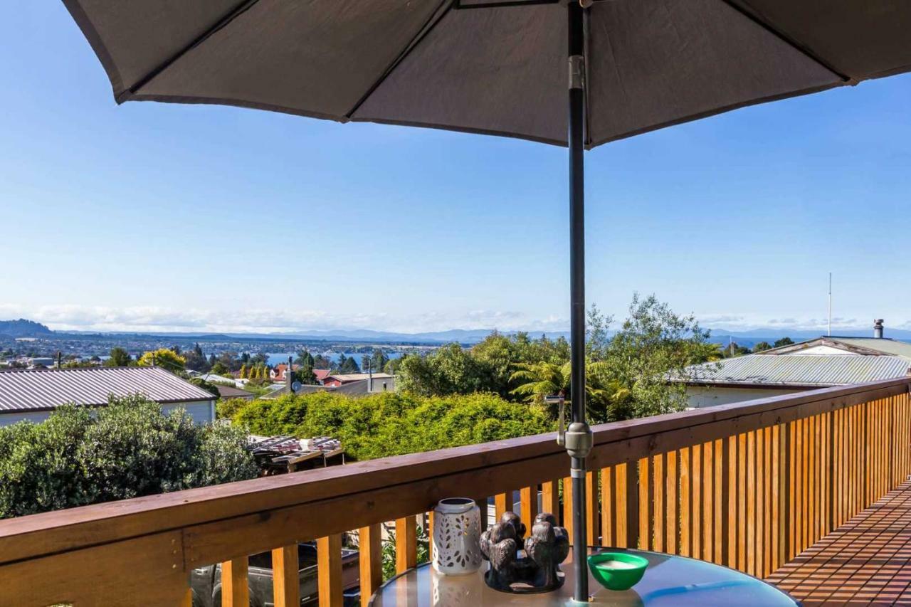 B, D & D Bed And Breakfast Taupo Eksteriør billede