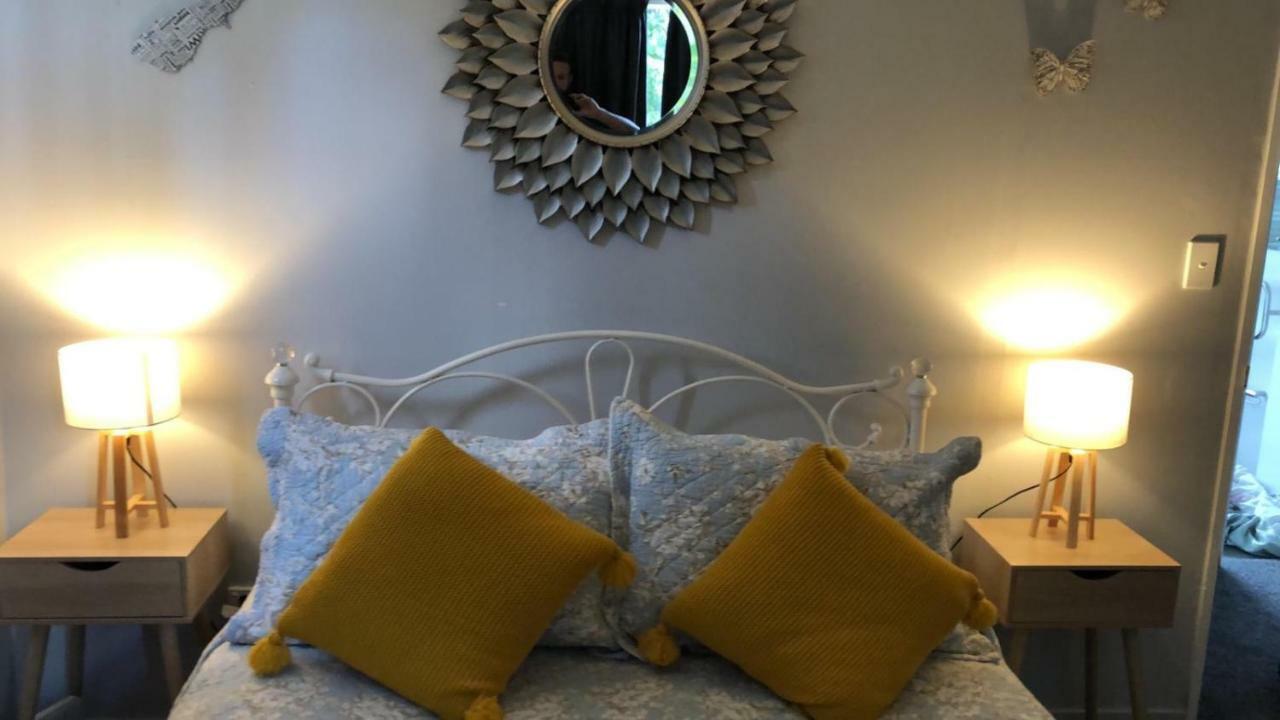 B, D & D Bed And Breakfast Taupo Eksteriør billede