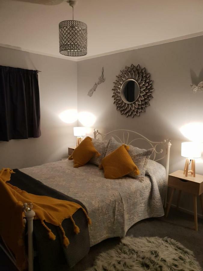 B, D & D Bed And Breakfast Taupo Eksteriør billede
